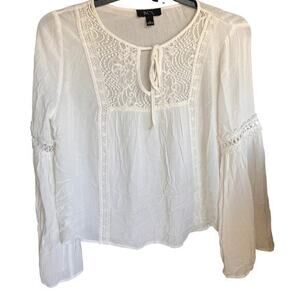 BCX White crepon lace bell sleeve cottagecore Fairycore boho blouse NWT Sz L